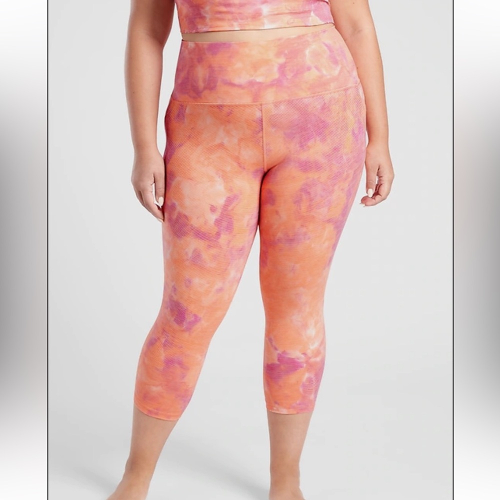 NWT Athleta Salutation Stash Pocket II Capri Textured Leggings